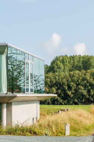 The Box – Architecturale klasse met panoramische vergezichten over het Pajottenland.Op een perceel van ca. 2.847 m², verscholen in een doodlopende...