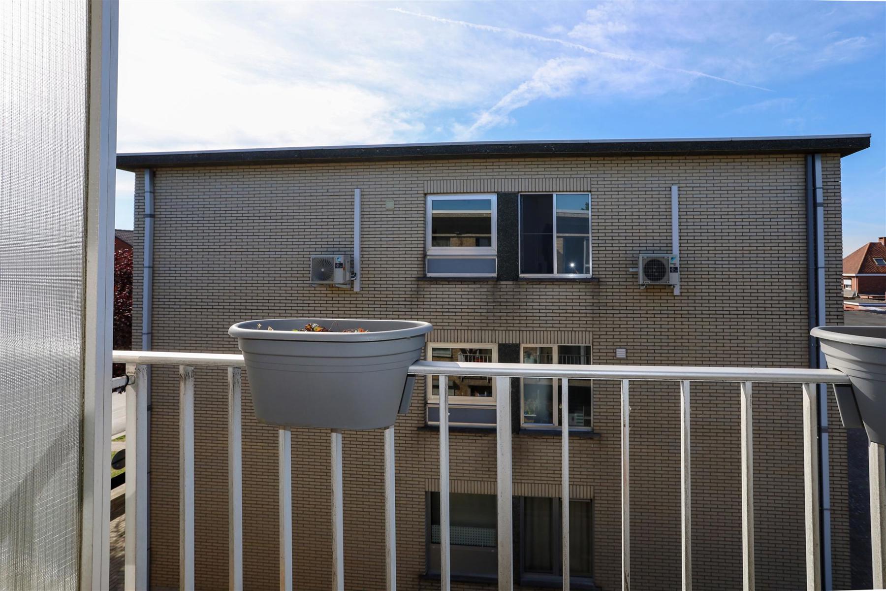 Modern en lichtrijk appartement met garage - foto 4