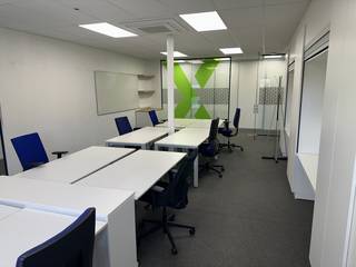 Ruime en strategisch gelegen bedrijfsruimte van 52 m² in het hart van Hoeselt.Bent u op zoek naar een ruime en flexibele locatie voor uw...