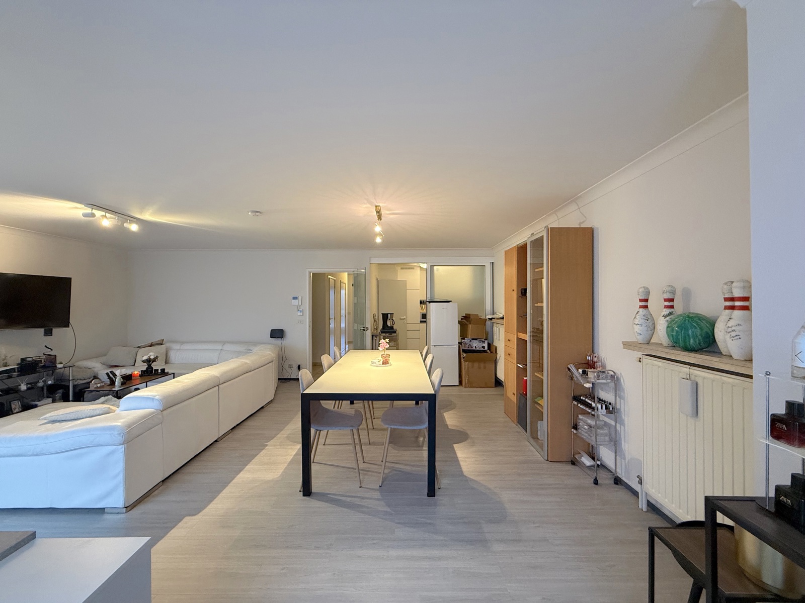 Ruim appartement met 2 slaapkamers, terras en garage - foto 3