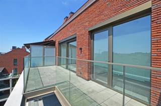 Het 'Ursulinenhof'': een prachtig gelegen woonproject in hartje Hasselt. Deze instapklare serviceflat, gelegen op de zesde verdieping, heeft...