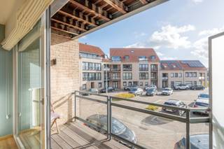 Groot appartement met 2 slaapkamers en een mooi terras te Lissewege. Rustig gelegen in een aangename woonwijk met veel parkeergelegenheid voor...