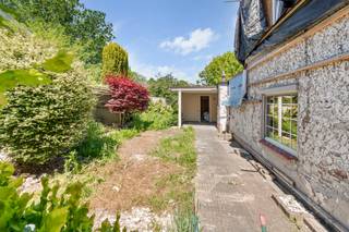 Deze charmante hoeve met romantische tuin zal u zeker en vast kunnen bekoren. Zodra we binnen stappen in deze woning denk je er de...