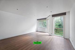 Naast het stadspark van Diksmuide en vlakbij het centrum vinden we dit appartement terug. Dankzij deze gunstige ligging zijn lokale...