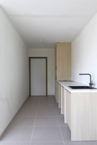 Instapklaar nieuwbouwappartement te huur in het centrum van Tielt.Het appartement is gelegen op de tweede verdieping en er is een lift aanwezig in...