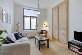 Move-in ready house of approx. 150 m² in excellent condition, located in the heart of Molenbeek. This fully renovated property offers modern...