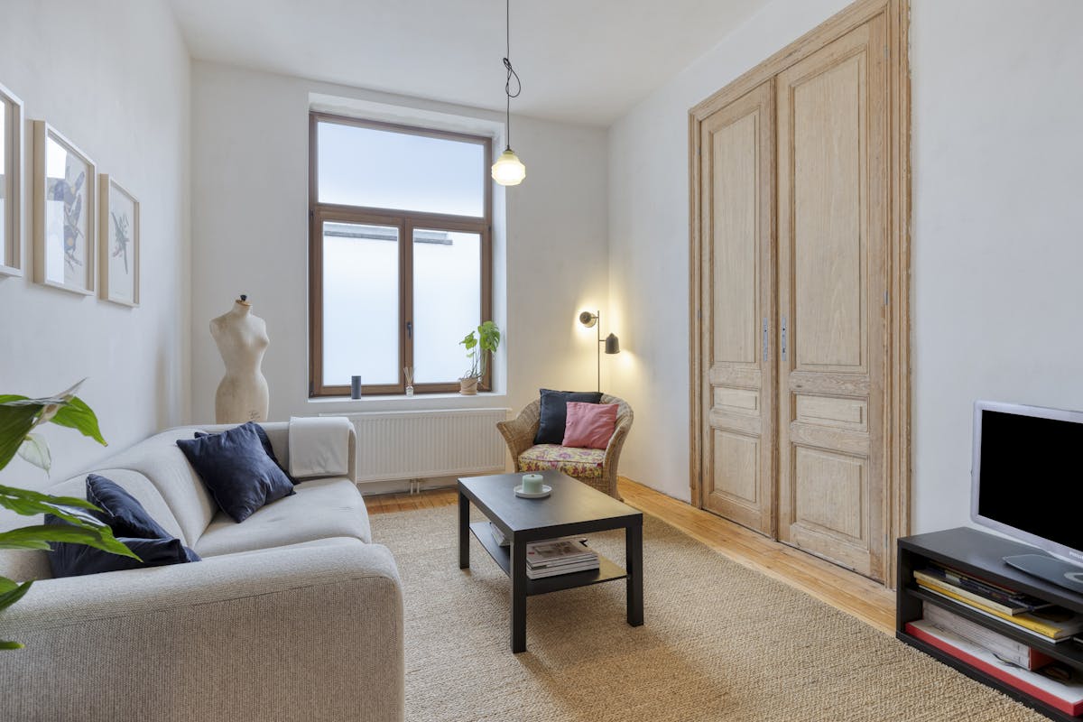 Move-in ready house for sale in Molenbeek! - photo 1