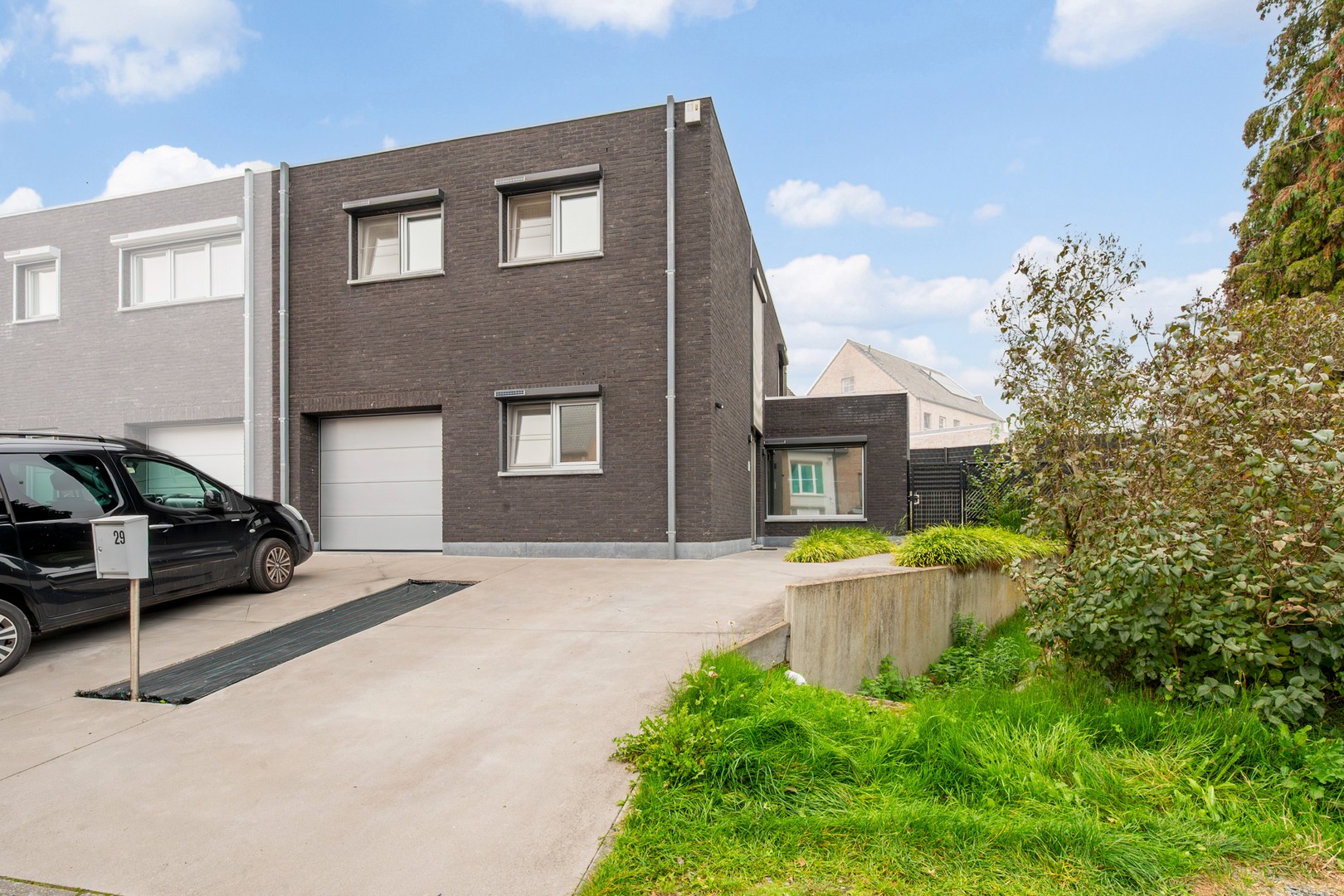 Recente half open bebouwing met enorm veel troeven, gelegen in een rustige verkaveling! - foto 1