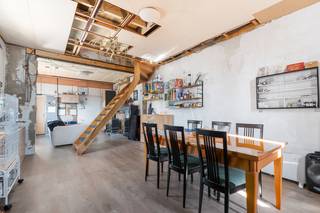 <p>Deze open bebouwing in de Riemewegel te Rieme (Ertvelde) is gelegen op een mooi perceel van 300 m² en vormt een uitstekende basis voor wie op zoek is naar een woning met ruimte en potentieel om volledig naar eigen smaak te renoveren.</p><p> </p><p>De woning omvat een lichtrijke leefruimte, keuken, badkamer en twee slaapkamers. </p><p>Daarnaast beschikt de woning over een ruime zolder, die tal van mogelijkheden biedt. </p><p> </p><p>Buiten geniet u van een aangename omheinde tuin met een grote tuinberging.</p><p> </p><p> </p><p>Met een EPC-label F geldt een renovatieverplichting, waardoor u de kans krijgt om de woning energiezuiniger te maken en volledig af te stemmen op uw eigen woonwensen. </p><p> </p><p> </p><p><strong>Disclaimer:</strong> De foto's in deze online publiciteit zijn deels bewerkt met behulp van artificiële intelligentie (AI) om de visualisatie van de ruimtes te optimaliseren. Ze dienen uitsluitend ter illustratie en kunnen afwijken van de werkelijke situatie. Tijdens een plaatsbezoek krijg je een correct beeld van het pand.</p><p> </p><p>Interesse om dit pand te bezichtigen?<br />Plan nu uw afspraak in op het nummer 0499/84.71.00 of via chabelli@vastgoeddevos.be.</p>