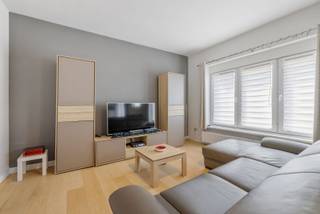 Ontdek dit gezellig en instapklaar 2-slaapkamerappartement aan de Provinciale Steenweg 9 in Hemiksem. Gelegen op de tweede verdieping van...