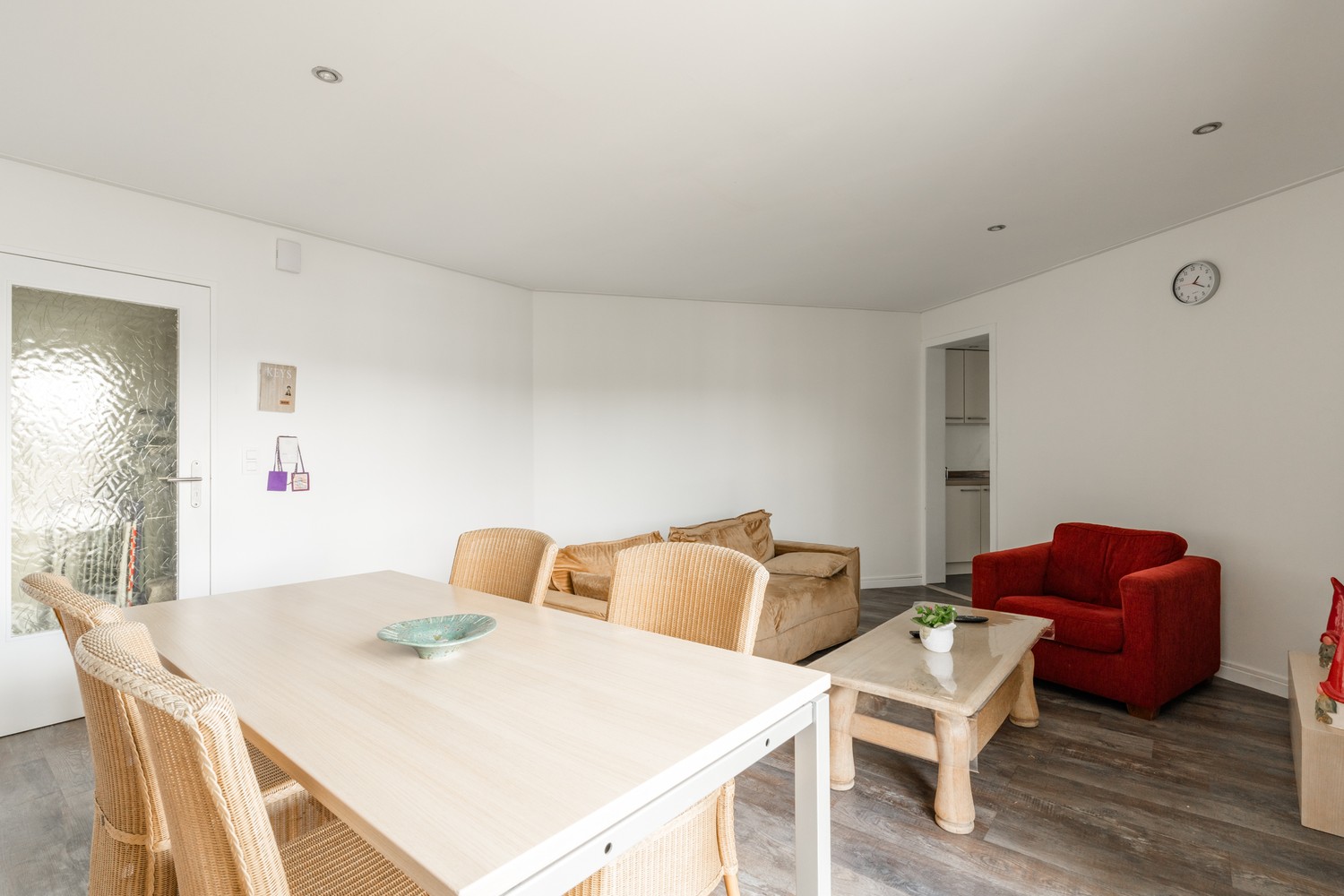 Mooi gerenoveerd appartement pal in het centrum van Neerpelt! - foto 4