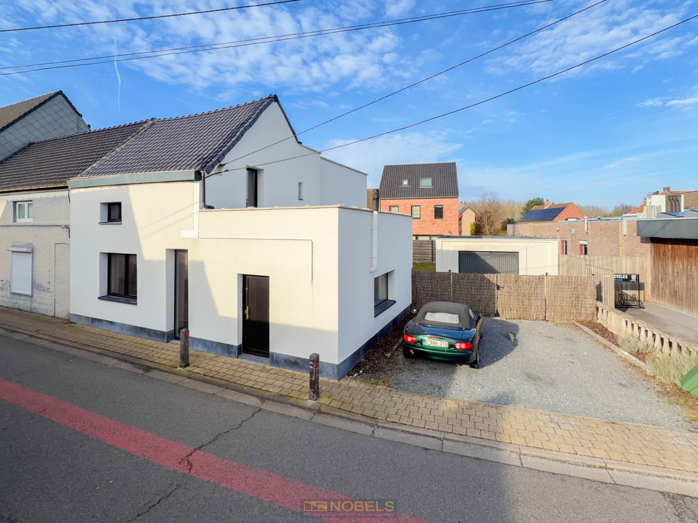 Te koop, Instapklare halfopen bebouwing met garage op gunstige ligging te Deinze! - photo 2