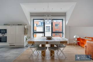 Square Estate biedt u deze prachtige loft aan, ideaal gelegen in de Bonaventurestraat in Jette, in een moderne en groene residentie die een...