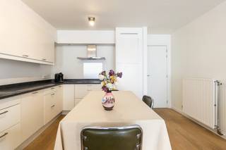 Knokke: Gezellig 1-slaapkamerappartement te koop met zonnig terras in de Residentie "Porthos", gelegen in een rustige straat op een...