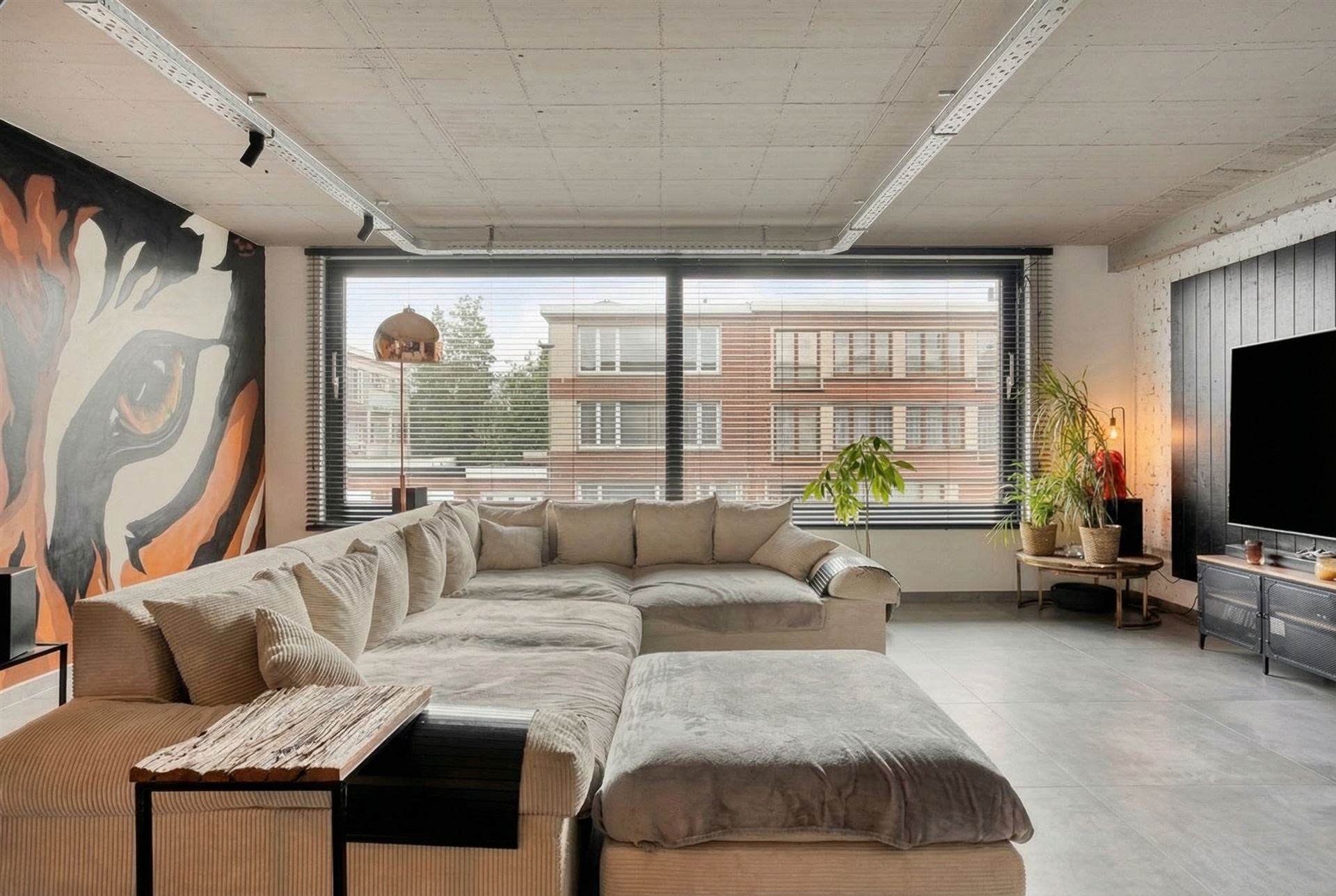 PRACHTIGE GERENEOVEERDE HOB MET ZEER RUIME GARAGE - foto 3