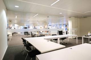 Moderne kantoren vanaf 444m² tot 1.635m² op de gelijkvloerse te Edegem/Kontich nabij E19 te huur. Het kantoor is gelegen op de...