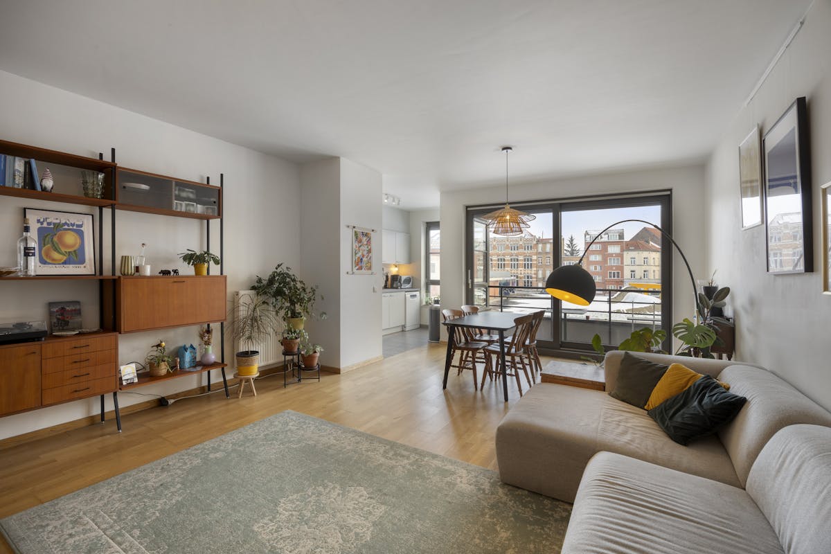 Two bedroom apartment with parking space in Schaerbeek - photo 4