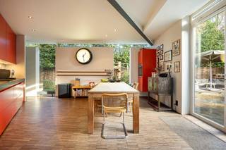 VILLANIVEAU 0Inkomhal, voorzien van gastentoilet.Bureel.Leefruimte, voorzien van openhaard.Open keuken.Polyvalente ruimte (2de bureel,...