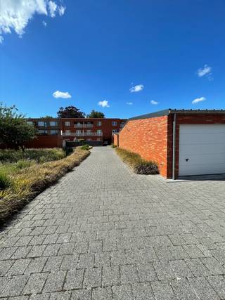 Gelegen in de Oude Dorpsweg 61 te Varsenare, achteraan Residentie Fresnere bieden wij deze mooie parkeerplaats van 19m² die volledig kan...