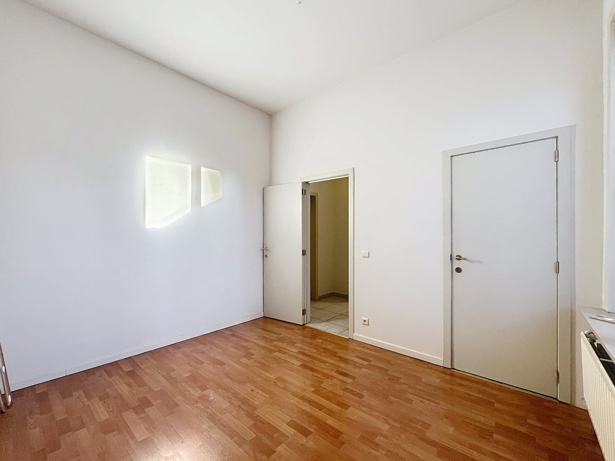 Bright 1 bedroom apartment for rent in Bruges - photo 4