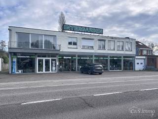 Strategically located commercial property in need of renovation near the Brechtsebaan–Elshoutbaan intersection, with parking possibilities on a...