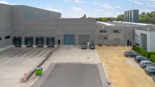 Multifunctioneel bedrijfsgebouw te huur bestaande uit een logistiek hoogbouwmagazijn, magazijnruimtes, productiehallen en kantoren met...