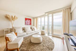 Wie droomt van wonen in het levendige Nieuwpoort met winkels, horeca en grootwarenhuizen op wandelafstand, voelt zich meteen thuis in dit...