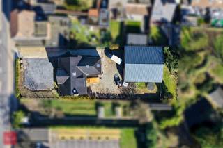 Vlotte verbindingen en nabij centrum. Ideaal geschikt ook voor samengestelde gezinnen of als kangoeroewoning. Villa bestaande uit een...