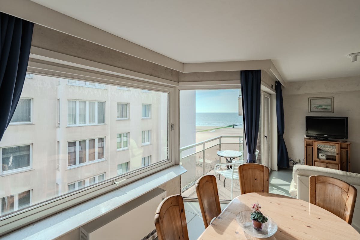 Instapklaar 2 slaapkamer appartement met zijdelings zeezicht - foto 3