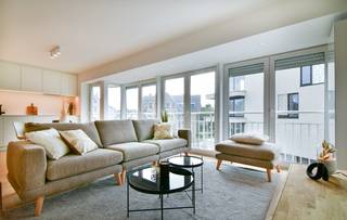 COMPLÈTEMENT RÉNOVÉ, APPARTEMENT LUMINEUX DE DEUX CHAMBRES (ORIENTÉ SUD-OUEST) À 75 MÈTRES DE LA PLAGE DE LA PANNE - INCLUANT UNE GRANDE...