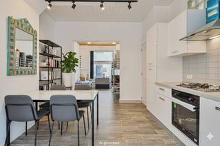 Gezellige woning met een bewoonbare oppervlakte van ca. 130m² + 22m² overdekte berging/opslag met toegang tot het gezellig tuintje.Indeling van...