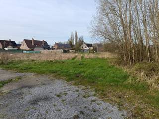 Bouwgrond te koop voor halfopen bebouwing met een totale oppervlakte van 366m². Reeds goedgekeurde bouwvergunning aanwezig, alsook...