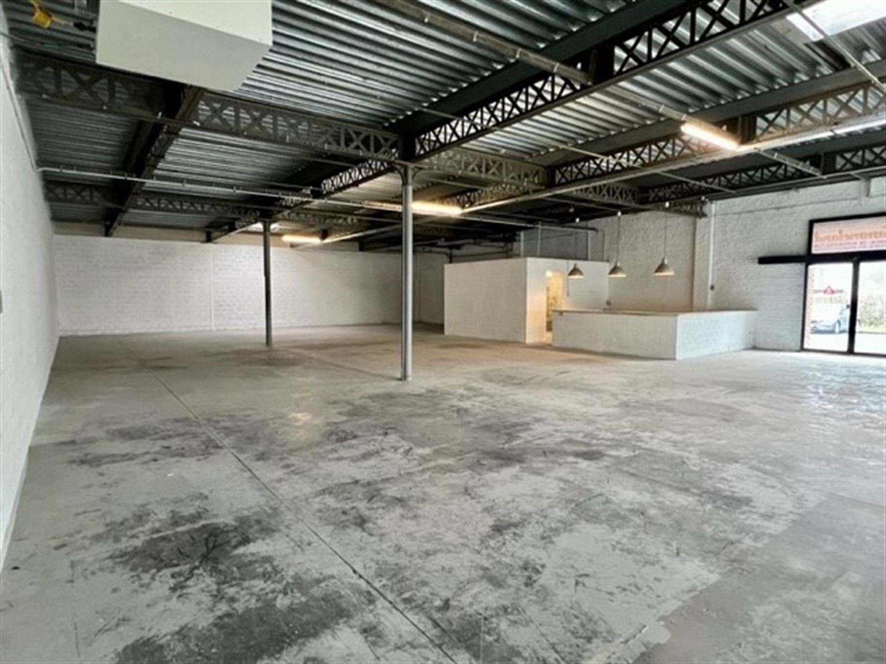 
Ruim en veelzijdig commercieel pand met 507m² aan mogelijkheden - foto 2