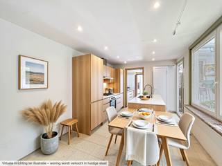 <span><strong>Ligging</strong></span><br /><br />Deze deels te renoveren woning bevindt zich op wandelafstand van het bruisende centrum van Gavere. Dankzij de vlotte verbinding met de autosnelweg bent u snel onderweg richting Brussel of de Belgische kust. Ook steden zoals Gent, Oudenaarde en Ronse bereikt u eenvoudig via de N60. In de directe omgeving vindt u tal van scholen, winkels, horeca, openbaar vervoer en recreatiemogelijkheden, waardoor deze ligging ideaal is voor gezinnen en pendelaars.<br /><br /><span><strong>Beschrijving</strong></span><br /><br />Deze woning in Gavere biedt verrassend veel ruimte en potentieel. Op het gelijkvloers vindt u een lichtrijke leefruimte, een slaapkamer, een ruime keuken en een badkamer met toilet. Op het tussenverdiep kan eenvoudig een extra kamer worden ingericht, ideaal als tweede slaapkamer of bureau. De zolder is bereikbaar via een vaste trap en kan worden omgevormd tot bijkomende woonruimte. Achteraan geniet u van een veranda en een zonnige, goed georiënteerde tuin waar u volledig tot rust komt.<br /><br />Met de juiste renovaties kan u deze woning helemaal naar eigen smaak omtoveren tot een prachtige gezinswoning met tal van mogelijkheden.<br /><br /><span>Voor inlichtingen en/of bezoek, bel Gwen Moerman 0472/62.03.60</span>