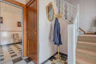 EERSTE KIJKDAG ZON. 10/05/26 VANAF 10U (op afspraak!! 053/60.65.60!!)LEDE – Te renoveren woning met 2 (mogelijk 3) slaapkamers, garage en tuin op...