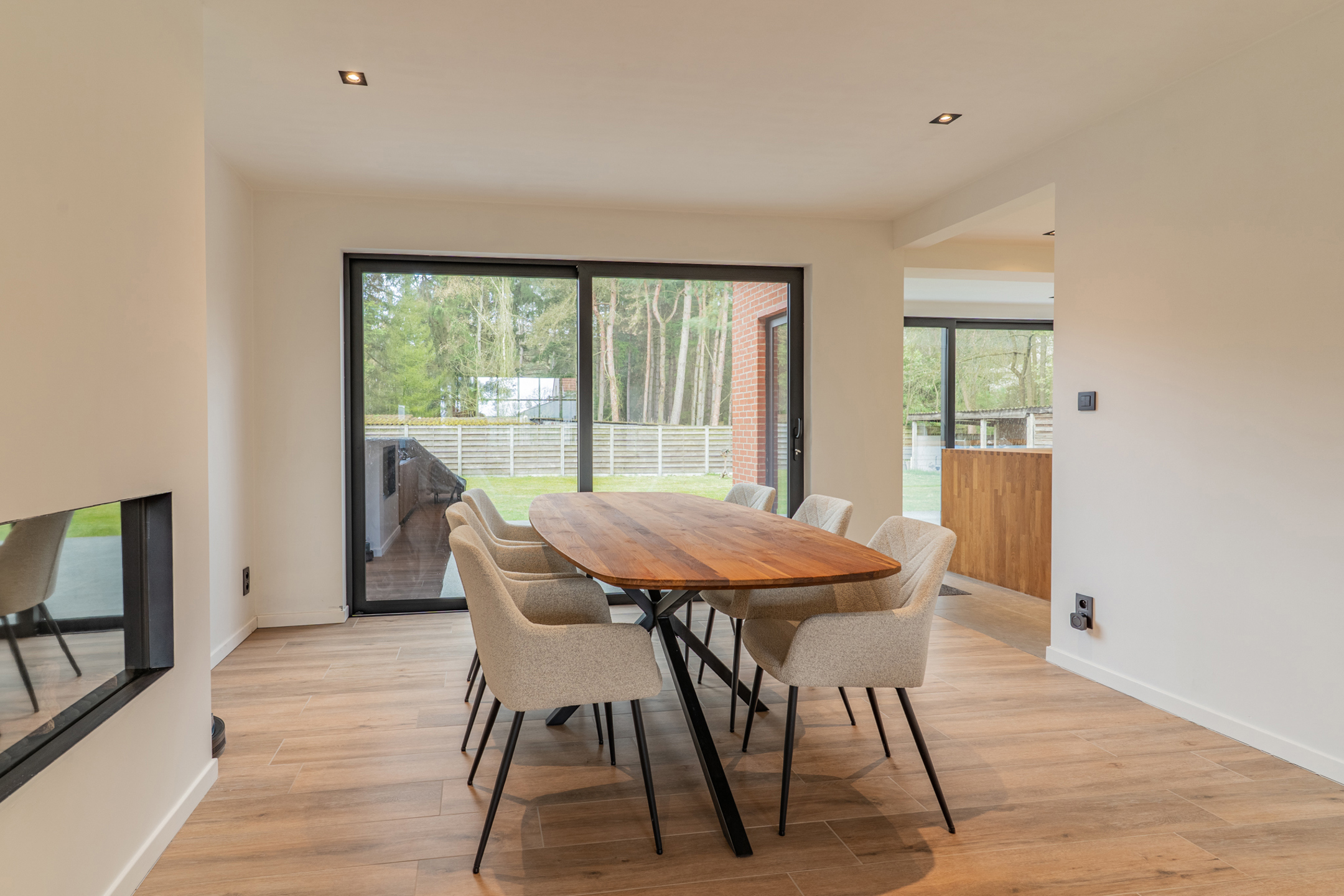 Stijlvol gerenoveerde woning op een perceel van ca. 1.925m² - foto 4