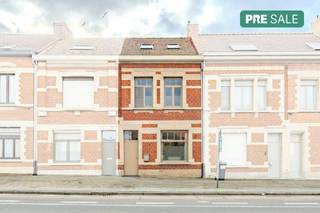 Cette belle maison de ville est située dans le centre d'Ypres. L'établissement a été rénové en 2012 et une nouvelle extension a été installée...