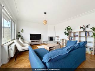 <p>Tel.: 0493 06 24 16<br />E-mail: clara.jacquy@weinvest.be<span></span></p>
<p>We Invest heeft het genoegen u exclusief dit appartement aan te bieden, gelegen op de vijfde en tevens hoogste verdieping van een goed onderhouden gebouw met lift.</p>
<p>Gelegen aan de Boulevard de Liège 154 in Anderlecht, geniet het appartement van een praktische en goed bereikbare ligging, vlakbij winkels, scholen en alle dagelijkse voorzieningen. De buurt biedt bovendien een vlotte verbinding met het centrum van Brussel en de belangrijkste verkeersassen.</p>
<p>Het appartement bestaat uit een inkomhal, talrijke ingebouwde opbergruimtes, een leefruimte met eiken parket en toegang tot een terras, een volledig uitgeruste keuken, een wasruimte, twee slaapkamers, een badkamer en een apart toilet.</p>
<p>U beschikt eveneens over een privatieve kelder, een parkeerplaats en een garagebox, die verplicht samen met het appartement gehuurd worden voor een bijkomende huurprijs van €150/maand.</p>
<p>Beschikbaar vanaf: 15/10/2026<br />EPB: G (vervanging van de raamkozijnen is binnenkort gepland, wat de energieprestaties van het appartement zal verbeteren)<br />Gemeenschappelijke lasten: €150/maand (privéverbruik van de verwarming en onderhoud van de gemeenschappelijke delen)<br />Individuele verwarmingsketel voor het verbruik van warm water.</p>
<p>Wacht niet langer om een bezoek in te plannen!</p>
<p>Ontdek meer exclusieve aanbiedingen op www.weinvest.be.</p>