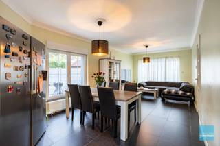 Deze volledig gerenoveerde en instapklare woning bevindt zich in het centrum van Lede, op wandelafstand van winkels, scholen, openbaar vervoer en...