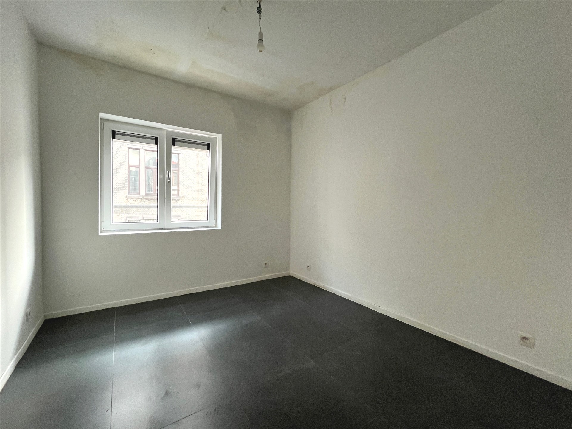 Volledig vernieuwd 2-slaapkamerappartement met gemeenschappelijk terras - foto 5