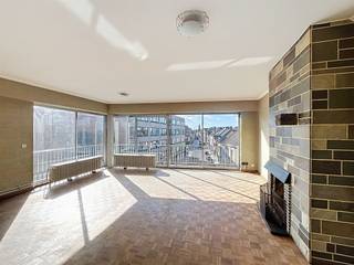 APPARTEMENT MET PRACHTIG ZICHT IN HET CENTRUM VAN ROESELARE DIT LICHTRIJK APPARTEMENT OP DE 3E VERDIEPING BEVINDT ZICH OP EEN UITSTEKENDE LOCATIE IN...