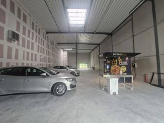 Gelegen in de wijk Énée in Gembloux, beschikt dit vrijwel nieuwe magazijn over een totale oppervlakte van ± 1.150 m², optimaal ingedeeld...