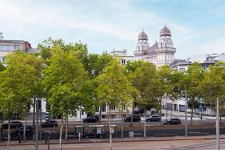 Stijlvol tweeslaapkamer appartement met terras nabij ZuidIn de Brederodestraat, op de derde verdieping, vindt u een appartement dat comfort...