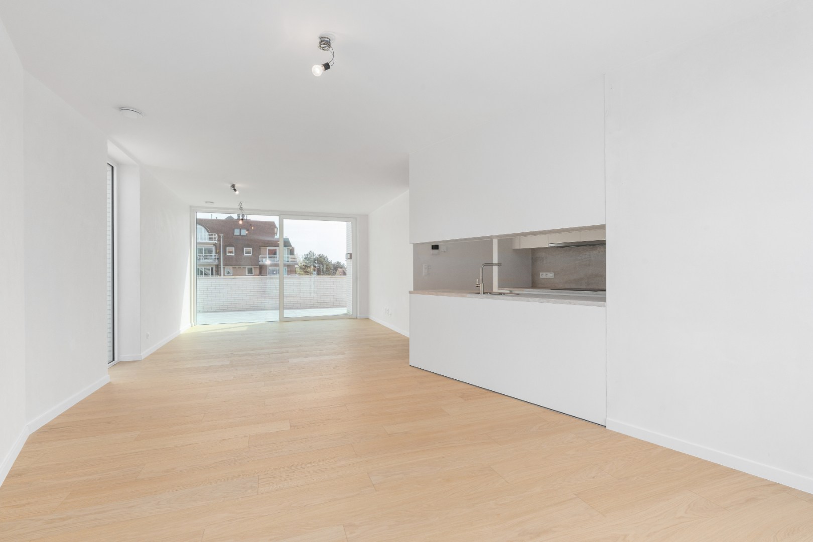 Ruim appartement met terras en lift in Koksijde, 3 slaapkamers, bouwjaar 2024, 110.00m², omgeving zeedijk, digitale tv, 2 badkamers - foto 2