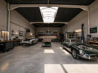Ontdek HOUTLAND-WEST, een gloednieuwe KMO-site in Ichtegem. Gelegen tussen Torhout en Gistel geniet deze ontwikkeling van een uitstekende bereikbaarheid en een strategische ligging voor ondernemers en bedrijven.<br /><br />De units zijn onmiddellijk beschikbaar en hebben oppervlaktes variërend van 229 m² tot 277 m². Dankzij de kwalitatieve afwerking en moderne infrastructuur vormen deze bedrijfsunits een ideale uitvalsbasis voor diverse activiteiten.<br /><br />Troeven:<br />• Onmiddellijk beschikbaar<br />• Oppervlaktes van 229 m² tot 277 m²<br />• Strategische ligging tussen Torhout en Gistel<br />• Vrije hoogte van 6,2 meter<br />• Parkeermogelijkheden voorzien<br />• Gepolierde industriële betonvloer<br />• Lichtstraat met natuurlijke lichtinval<br />• Aluminium schrijnwerk met elektrische sectionale poort<br /><br />Dankzij de combinatie van bereikbaarheid, functionaliteit en hoogwaardige afwerking vormen deze KMO-units een uitstekende opportuniteit voor ondernemers die op zoek zijn naar een nieuwe bedrijfsruimte.<br /><br />Enkele afbeeldingen werden digitaal gevisualiseerd en dienen louter als inspiratie voor de mogelijke inrichting en afwerking van de loods.<br /><br />Voor meer informatie of een bezoek, contacteer Simon via simon@vicusvastgoed.be of op het nummer 0498 12 37 08.