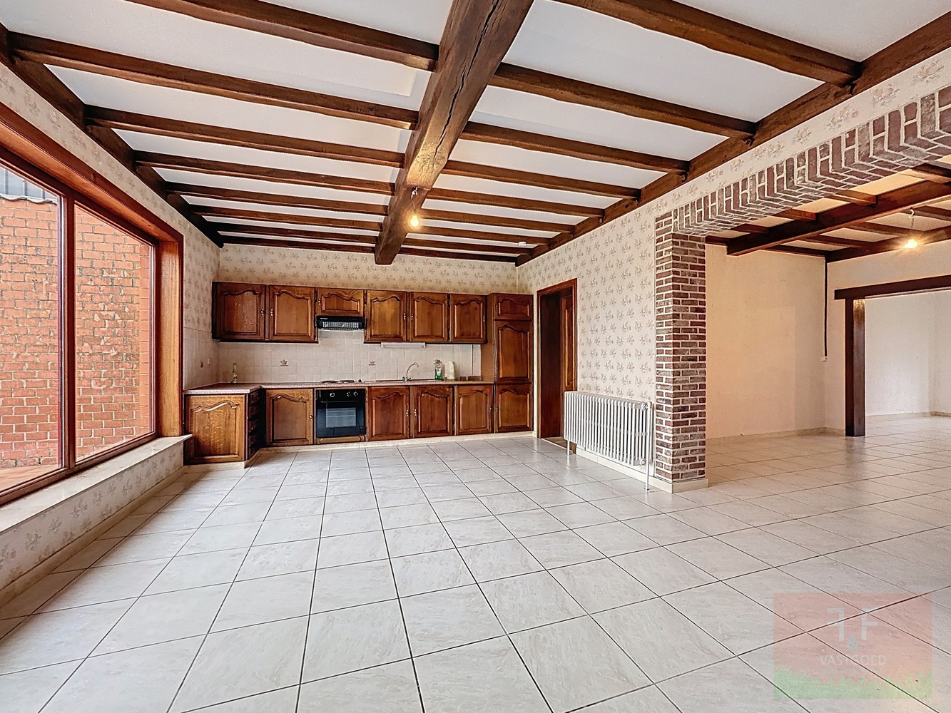 Ruime eengezinswoning met 4 slaapkamers, garage en mooie tuin - foto 3