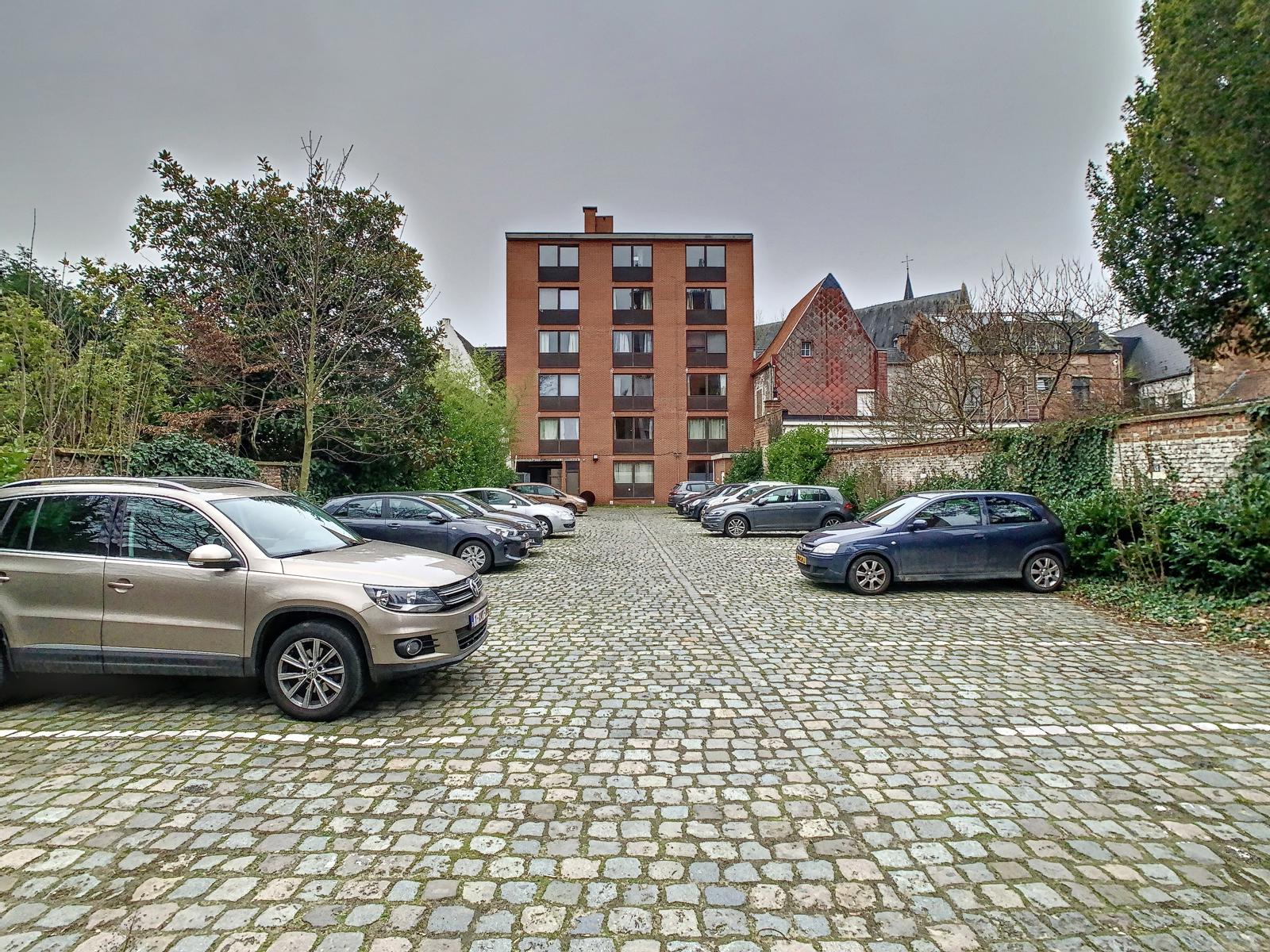 Rustig gelegen parking nabij het centrum van Leuven. - foto 5