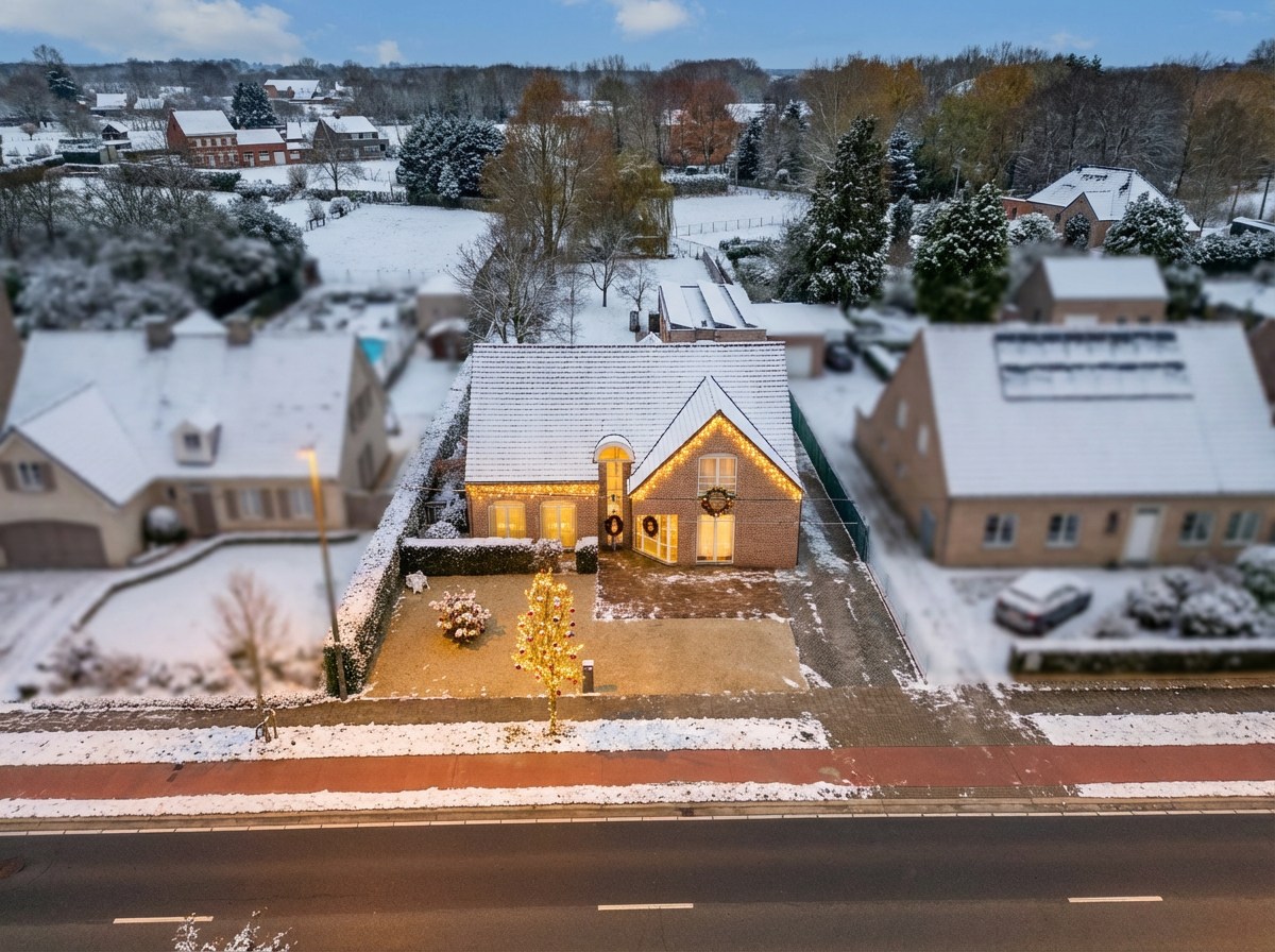 Centraal gelegen woning met grote garage te Gierle! - foto 1