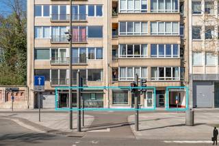 Goed onderhouden dokterspraktijk met 3 studio’s en 14 staanplaatsenOp een toplocatie in hartje Antwerpen, aan de levendige Italiëlei, bevindt zich...