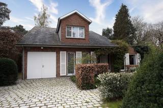 RUIMTE, LICHT ÉN RUST: GEZELLIGE FAMILIEWONING MET 5 SLAAPKAMERS MIDDEN IN HET GROEN!Ideaal gelegen in de rustige groene wijk ‘Hertebos’ dichtbij...